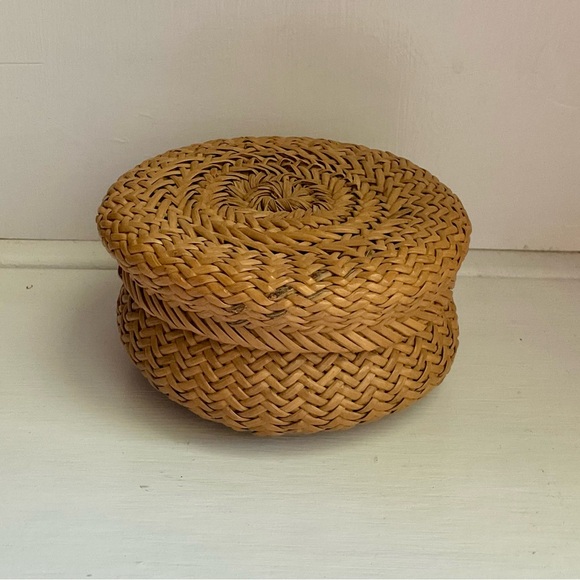 Vintage Tarahumara Miniature Basket with Lid - Hand Woven Pine Needles - Picture 1 of 8